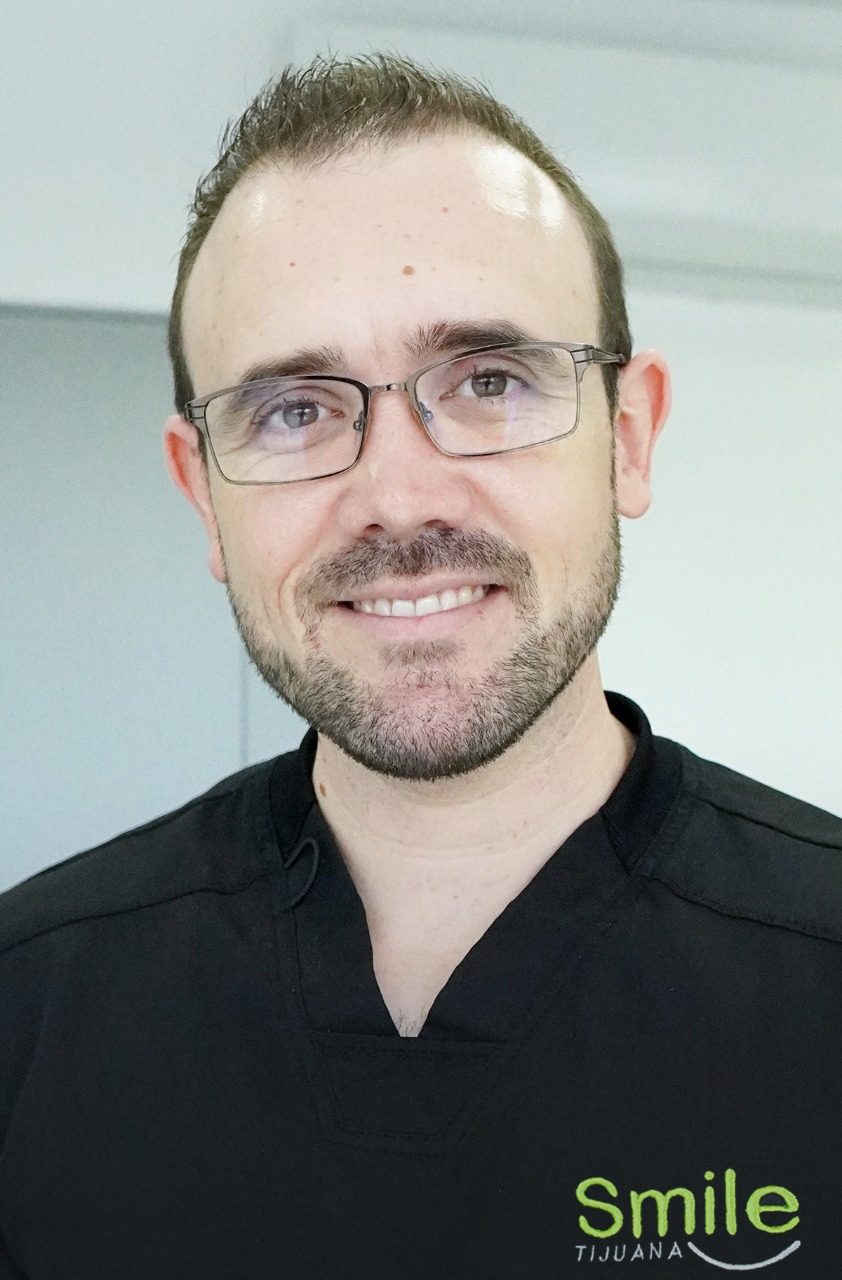 Roberto Rivera, Implant & Periodontic Specialist
