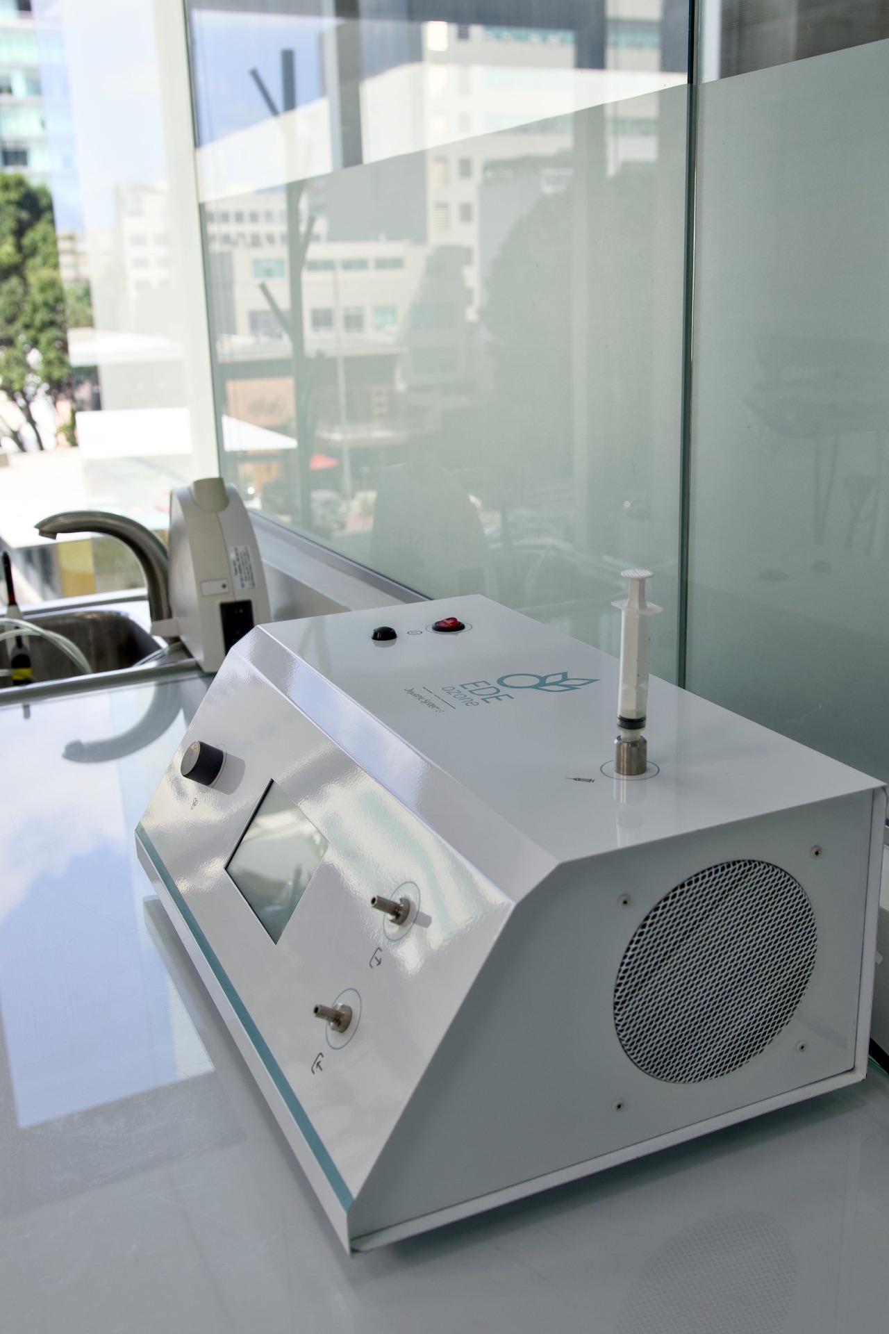 Ozone therapy equipment at Smile Tijuana
