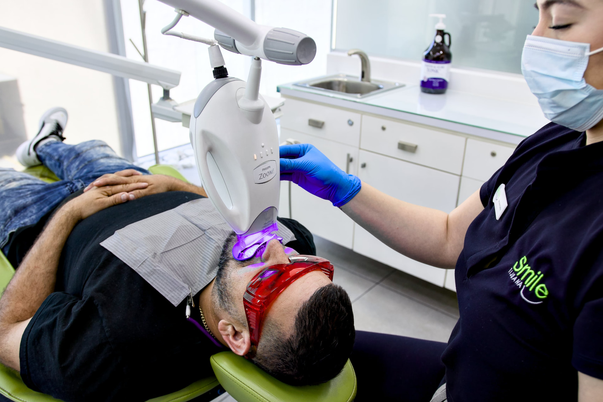 Zoom teeth whitening session