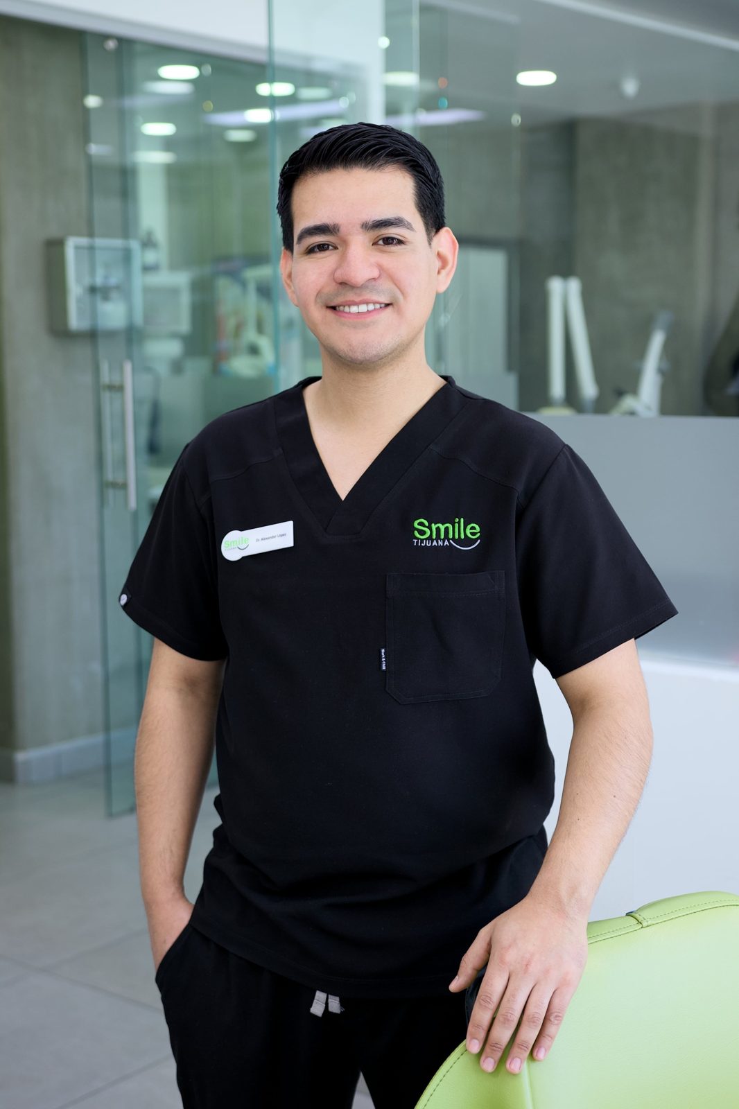Alexander López, General Dentist