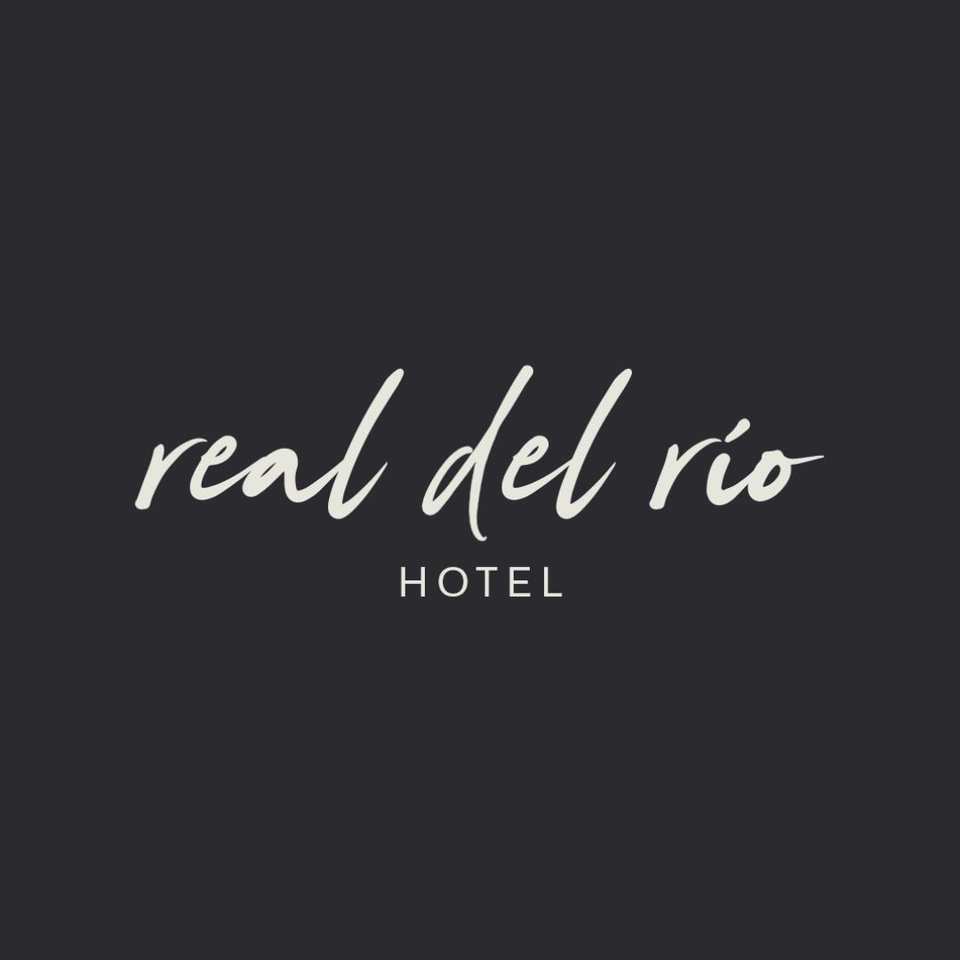 Real del Río Hotel logo